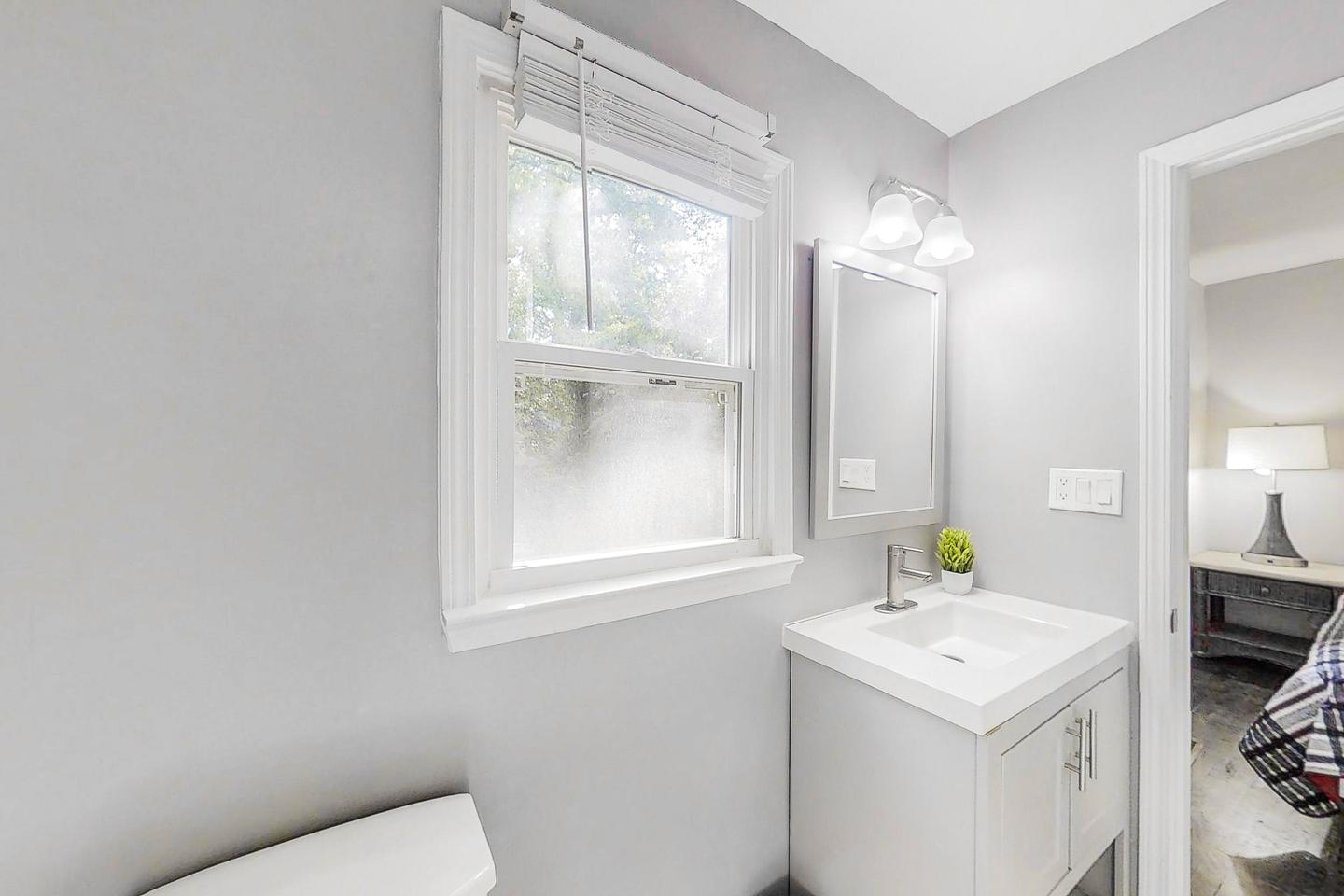Bathroom(s)