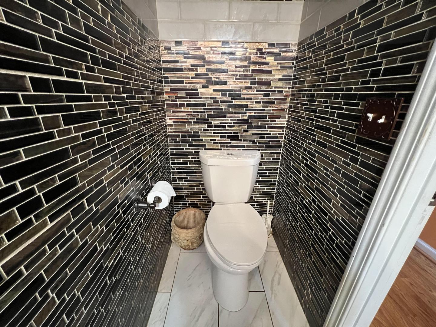 Bathroom(s)