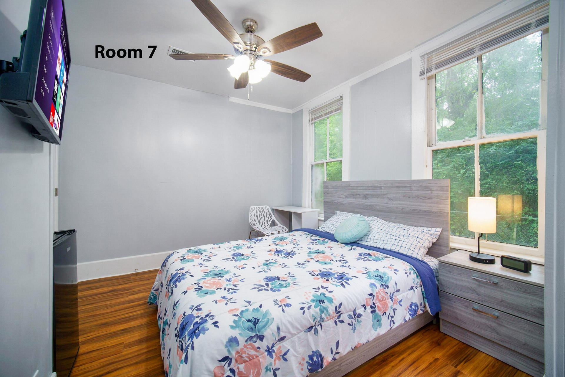 bedroom, detected:ceiling fan, bed, window blind