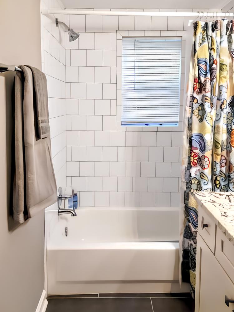 Bathroom(s)