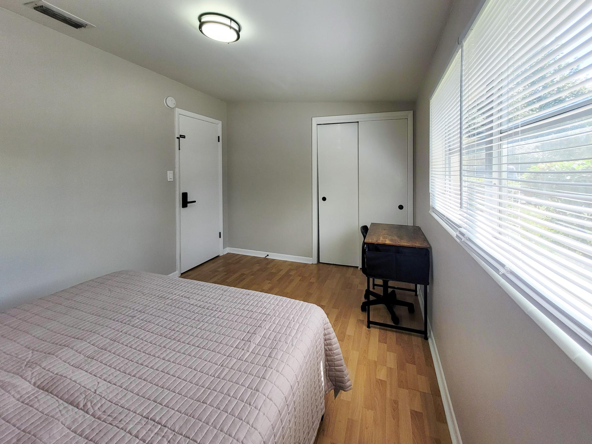 bedroom, detected:window blind, bed