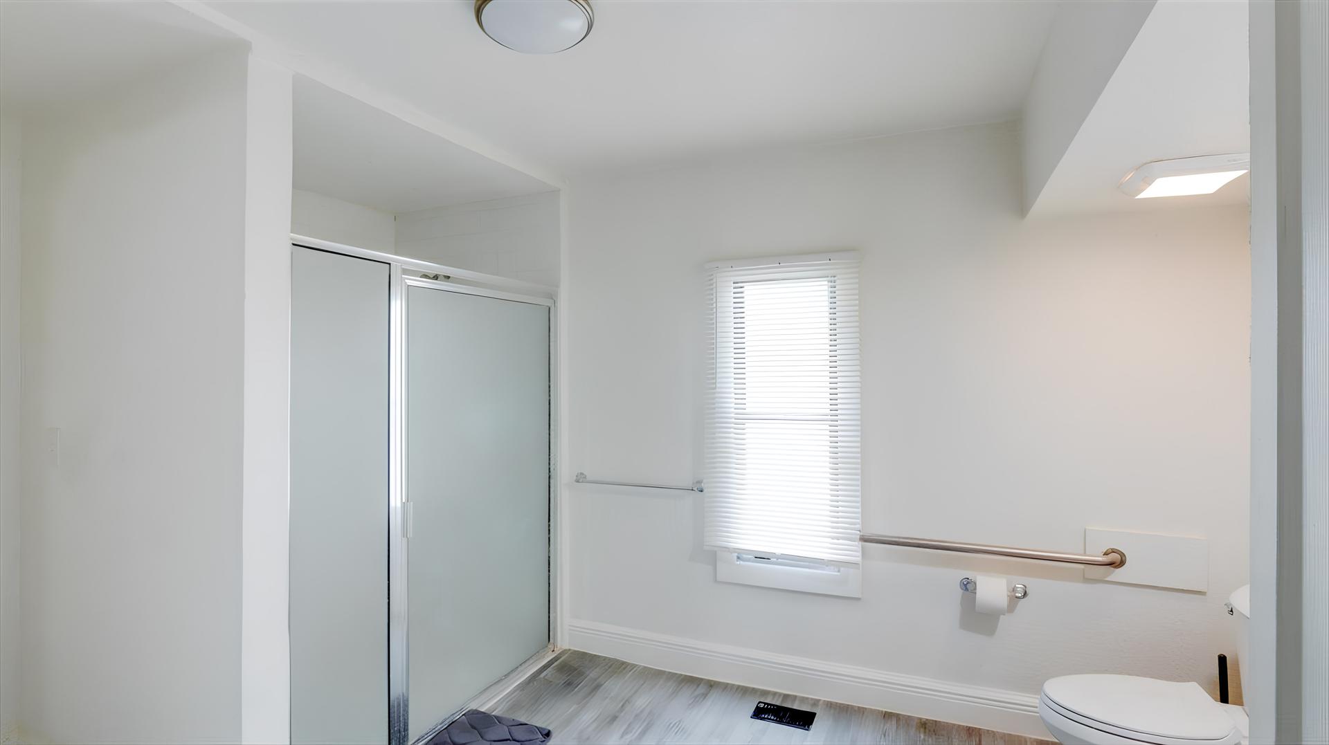 Bathroom(s)