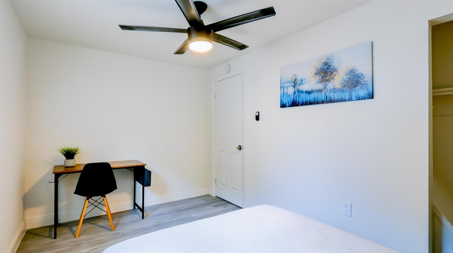 bedroom, detected:ceiling fan, window blind, bed