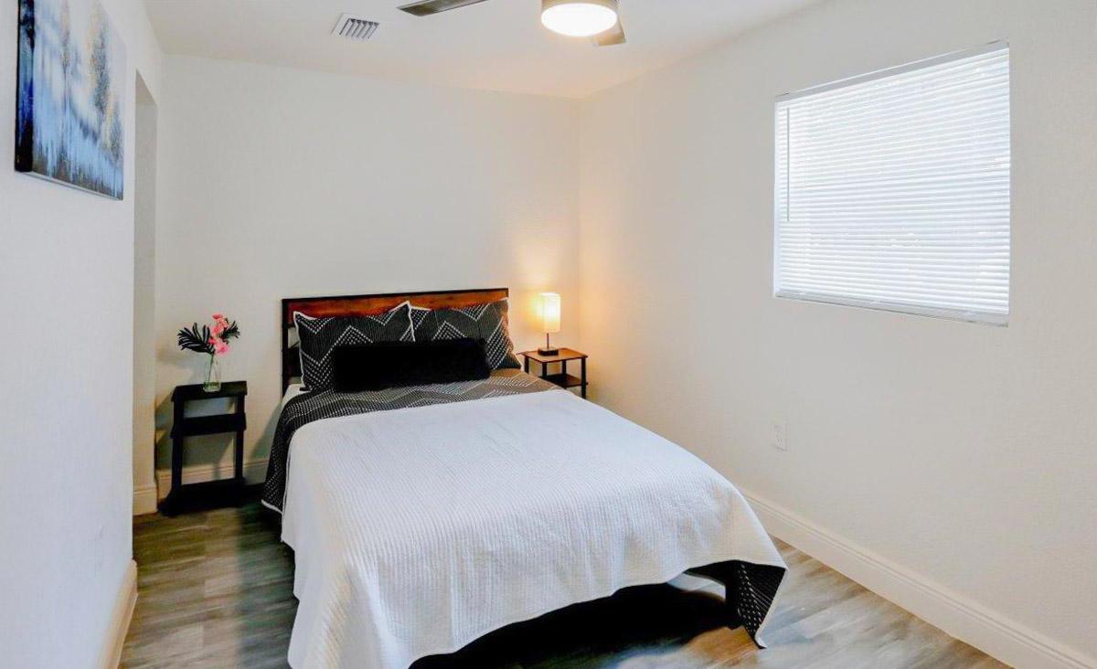 bedroom, detected:bed, window blind, ceiling fan