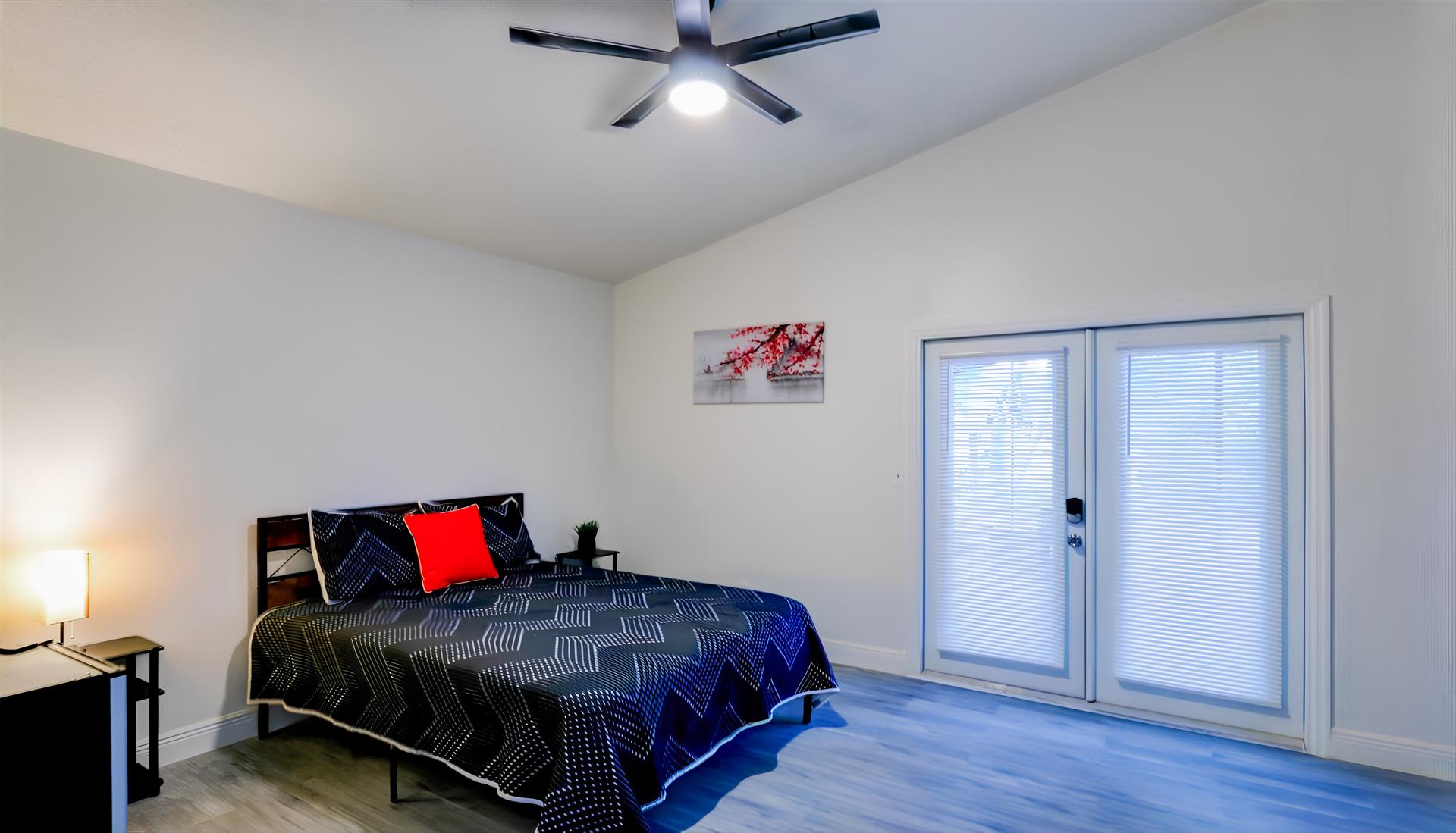 bedroom, detected:ceiling fan, bed, window blind