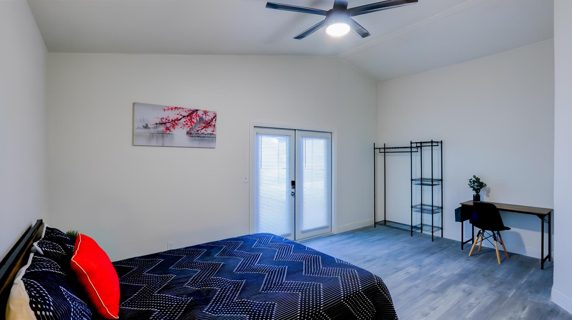 bedroom, detected:ceiling fan, bed, window blind