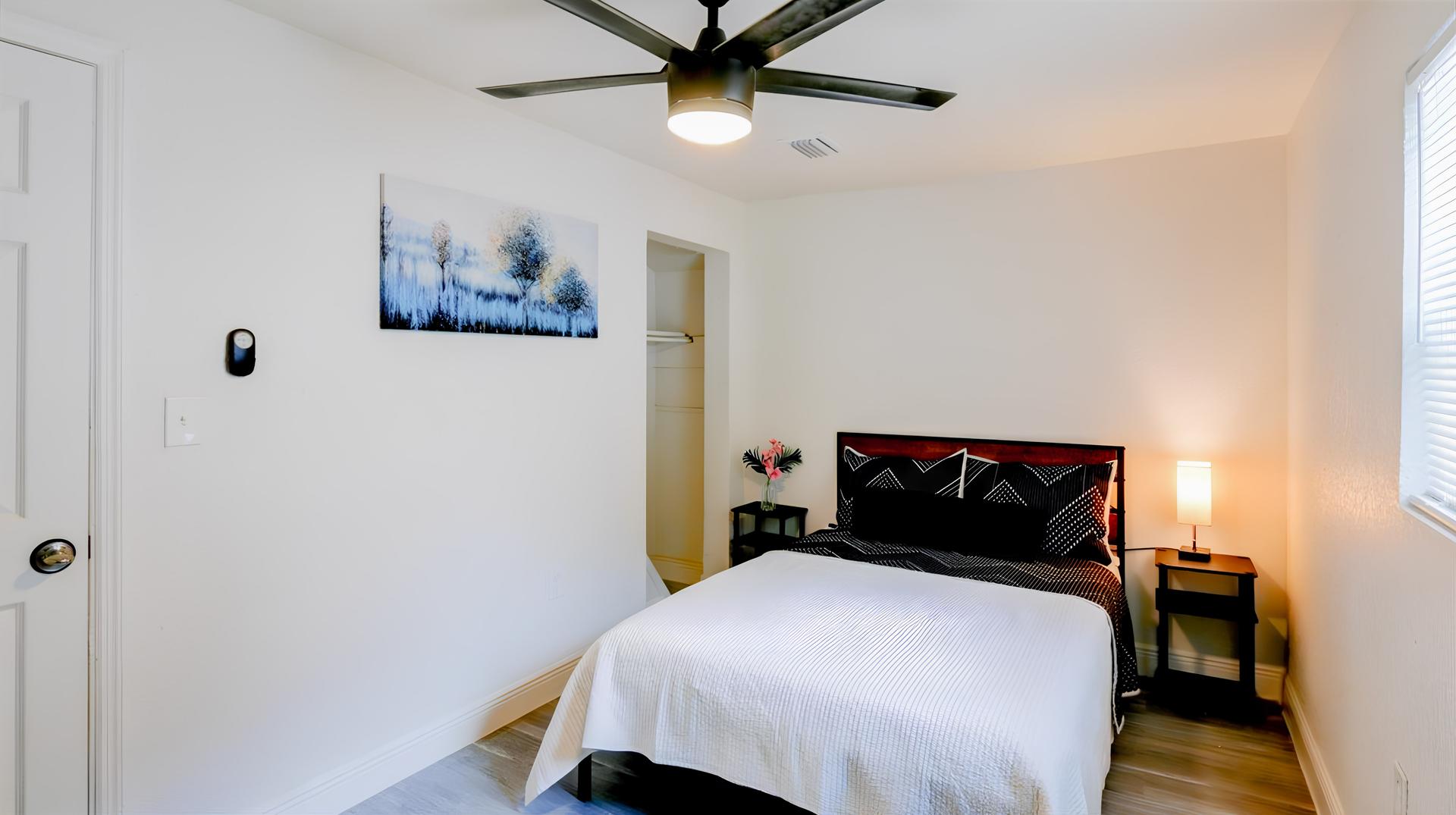 bedroom, detected:ceiling fan, bed