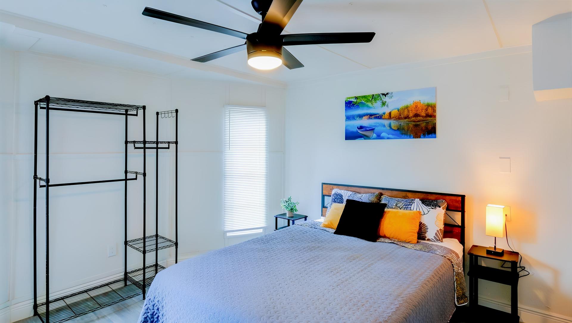 bedroom, detected:ceiling fan, bed