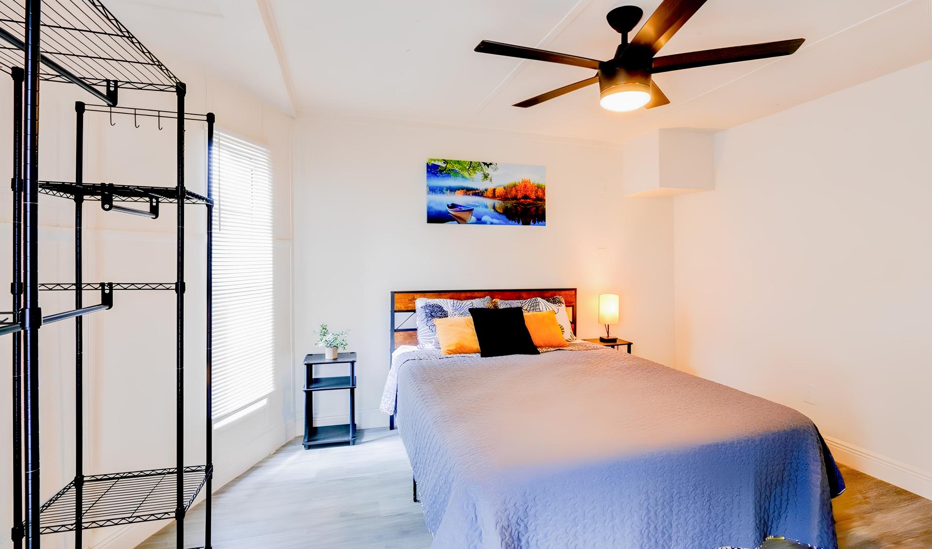 bedroom, detected:ceiling fan, bed