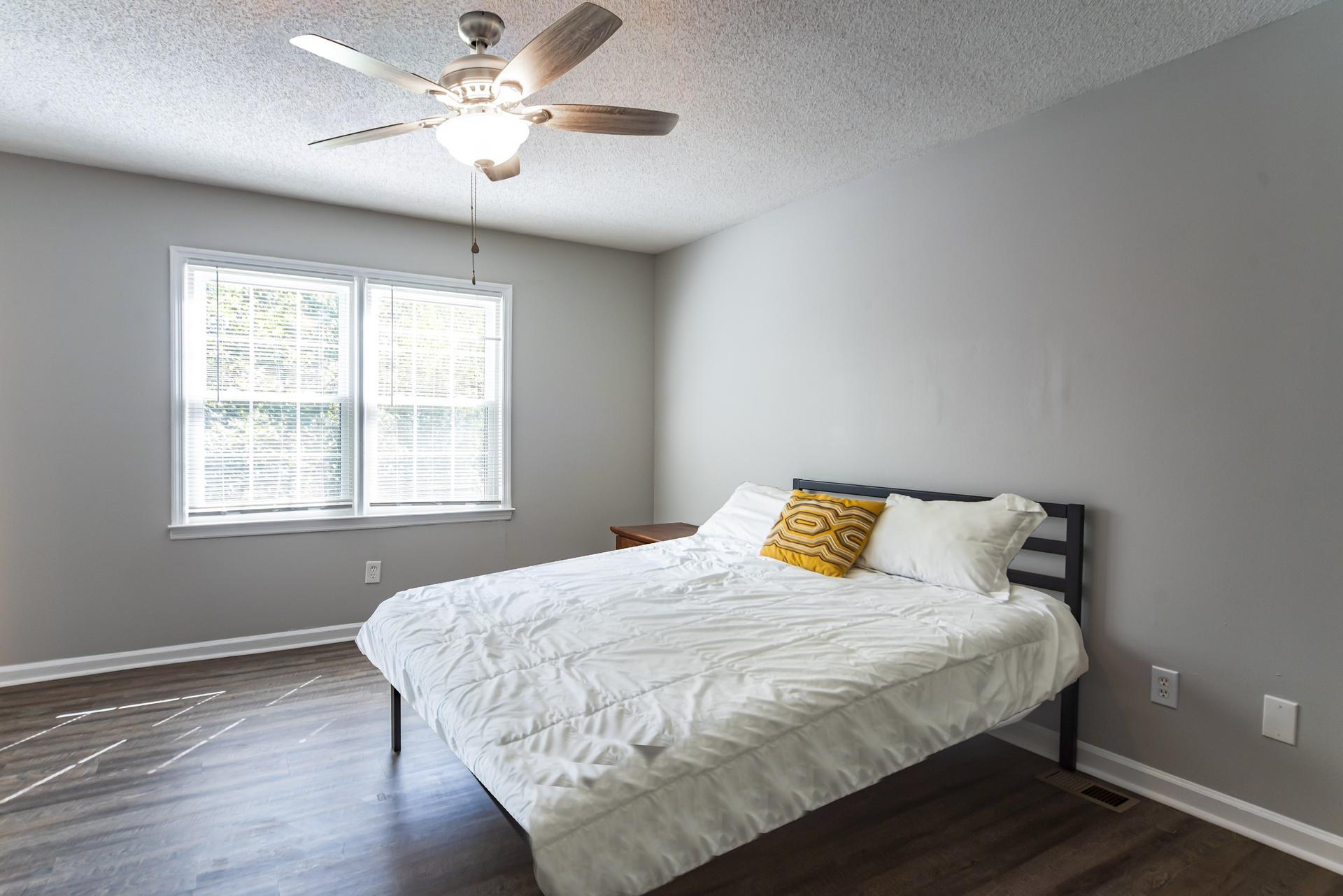 bedroom, detected:ceiling fan, bed, window blind