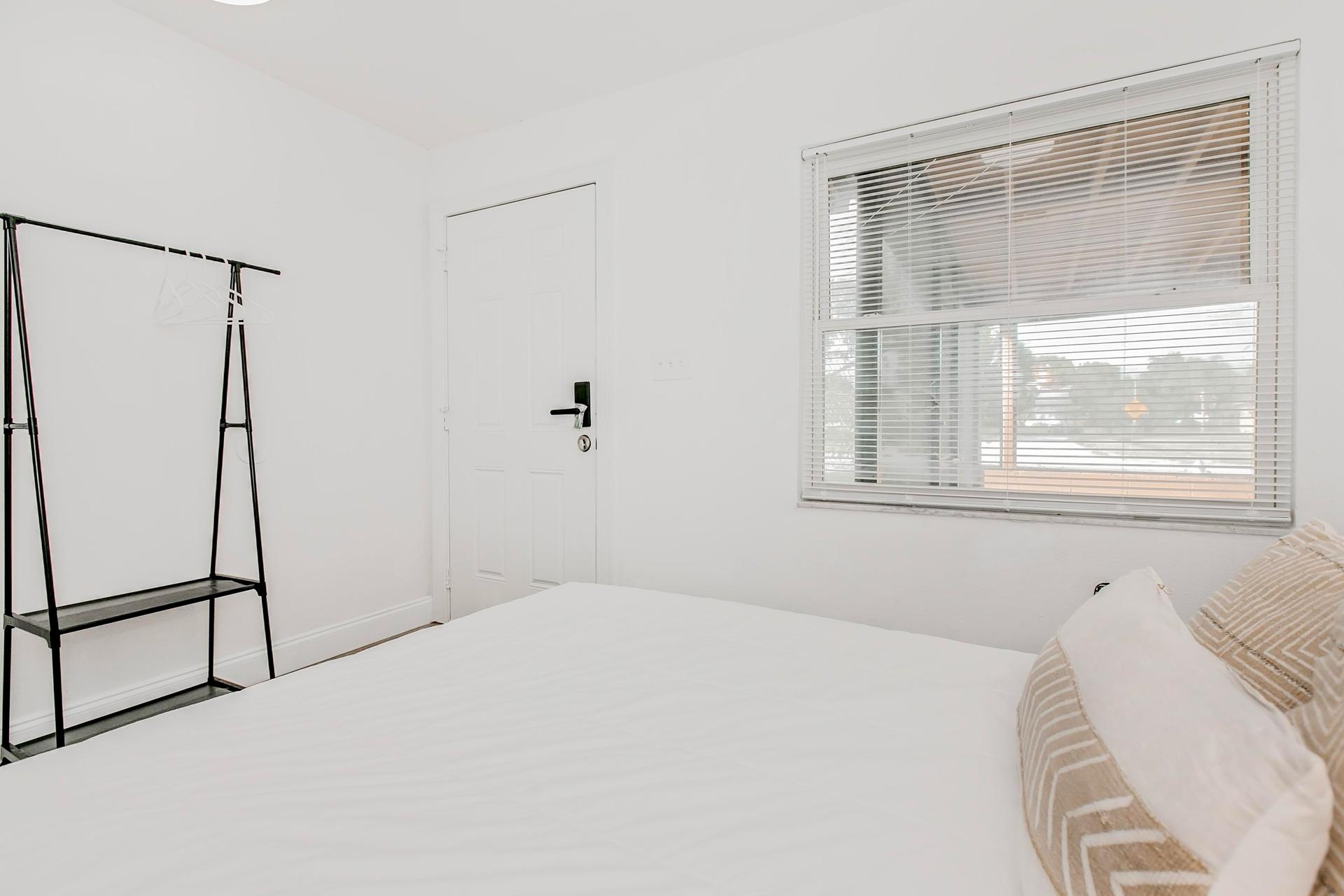 bedroom, detected:window blind, bed
