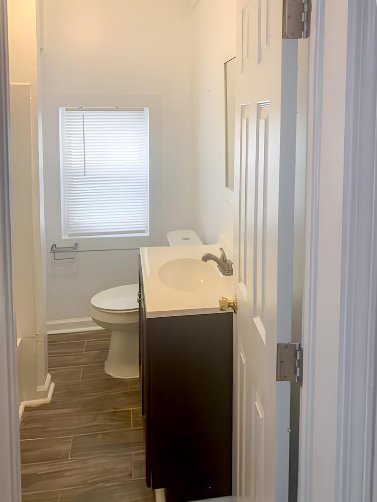 Bathroom(s)