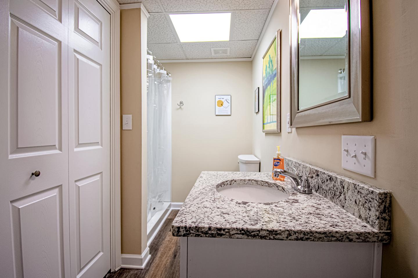 Bathroom(s)