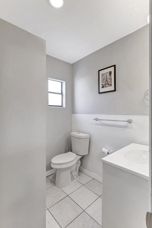 Bathroom(s)
