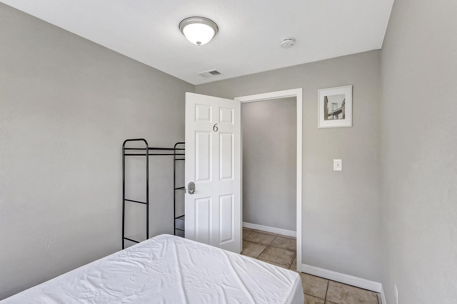 bedroom, detected:bed