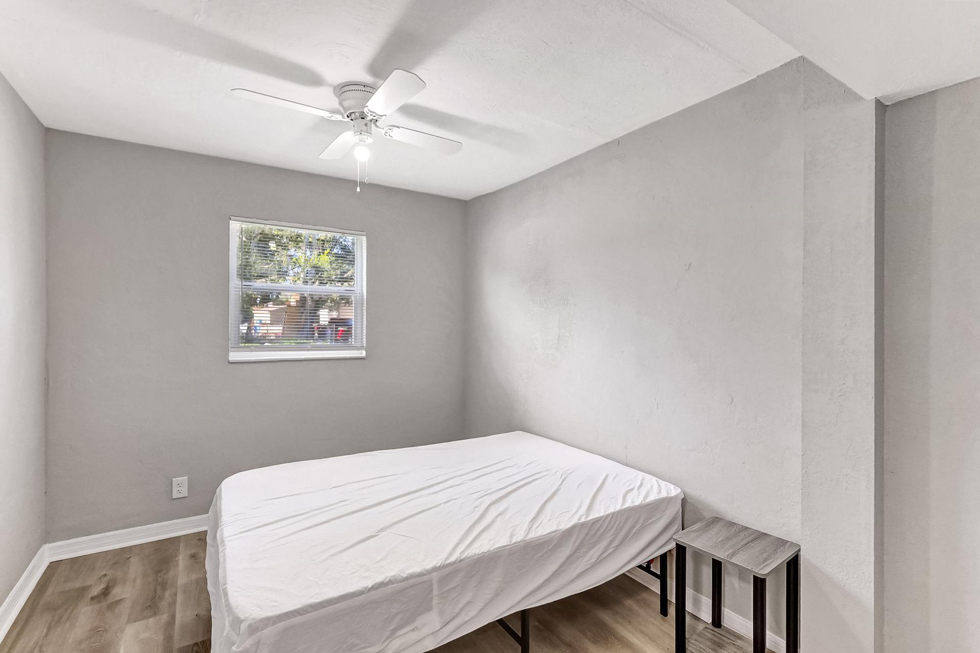 bedroom, detected:ceiling fan, bed