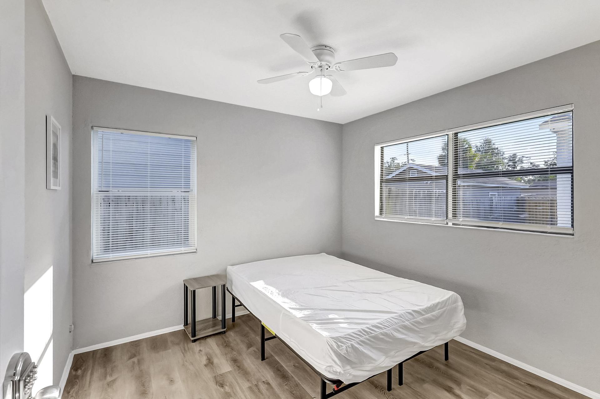 bedroom, detected:ceiling fan, window blind, bed