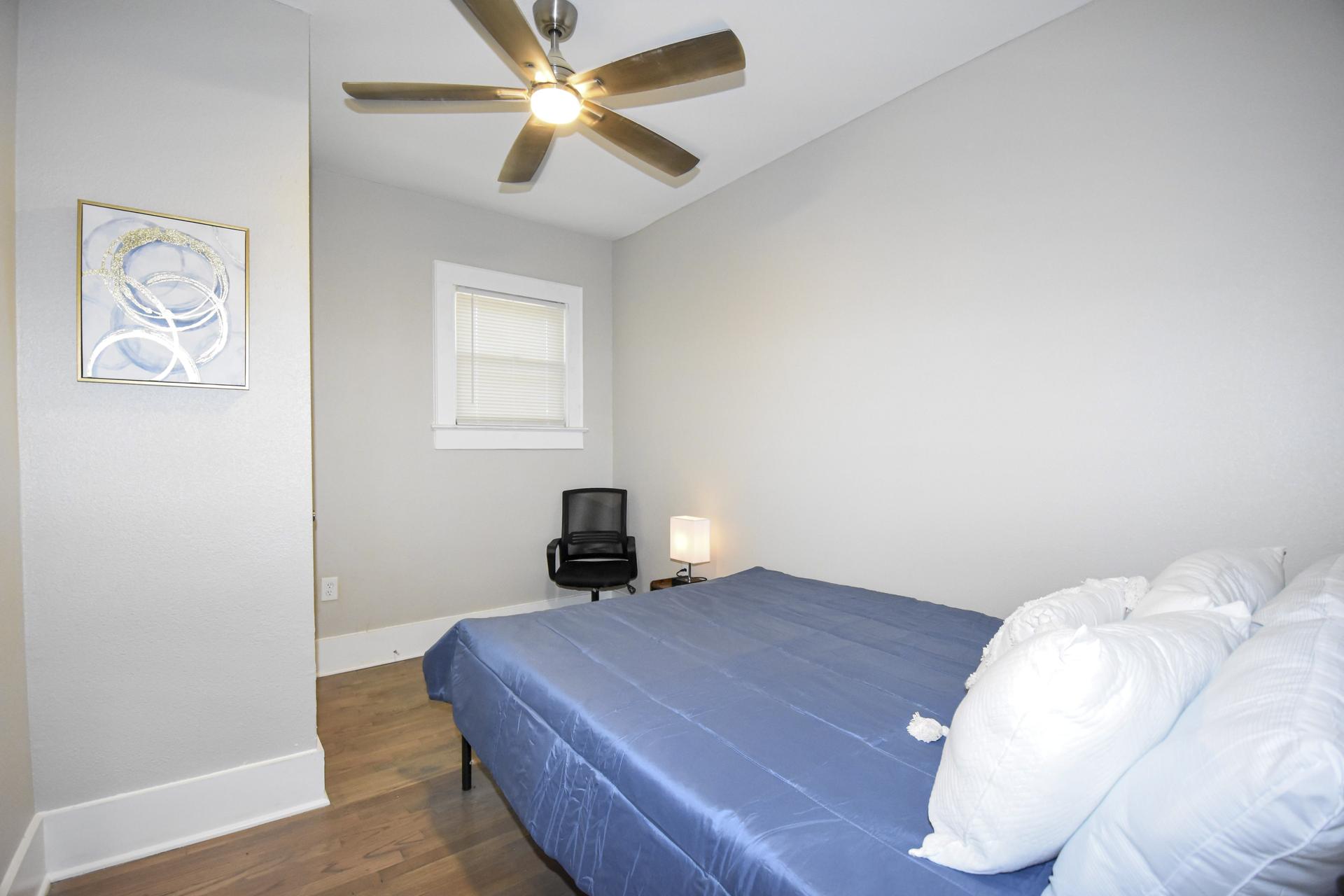 bedroom, detected:ceiling fan, bed, window blind