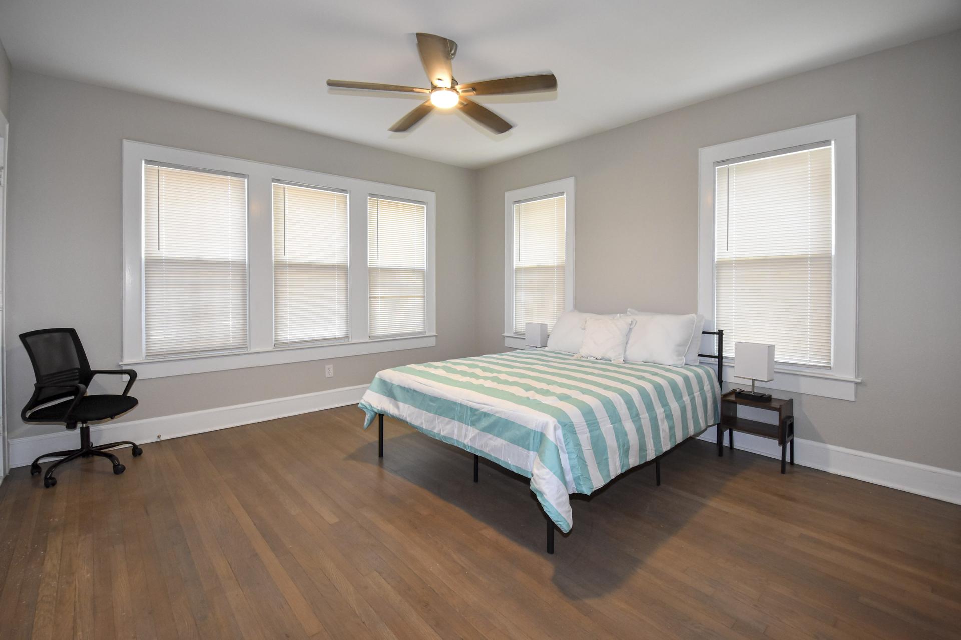 bedroom, detected:ceiling fan, window blind, bed