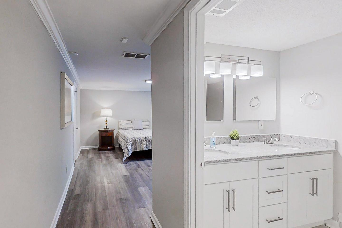 Bathroom(s)