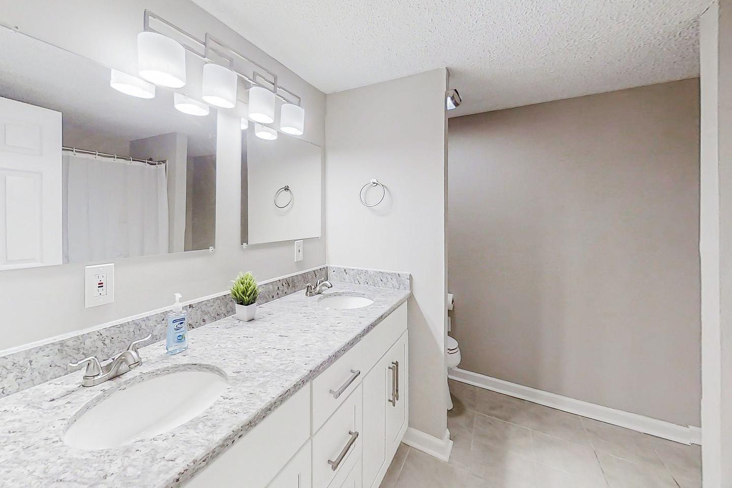 Bathroom(s)