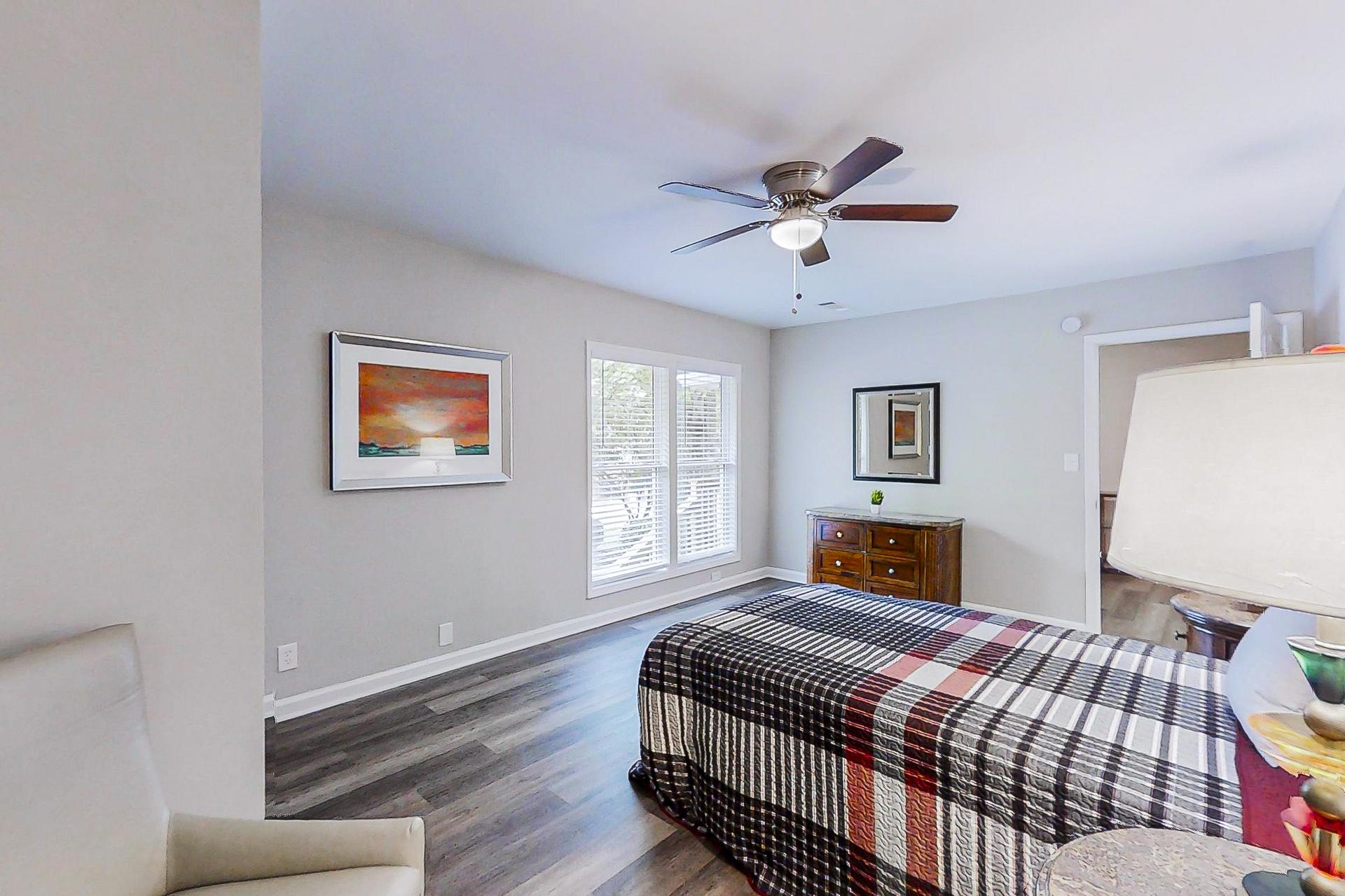 bedroom, detected:ceiling fan, window blind, bed