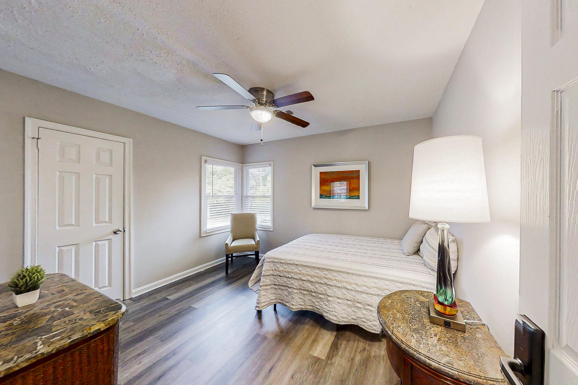 bedroom, detected:ceiling fan, bed, window blind