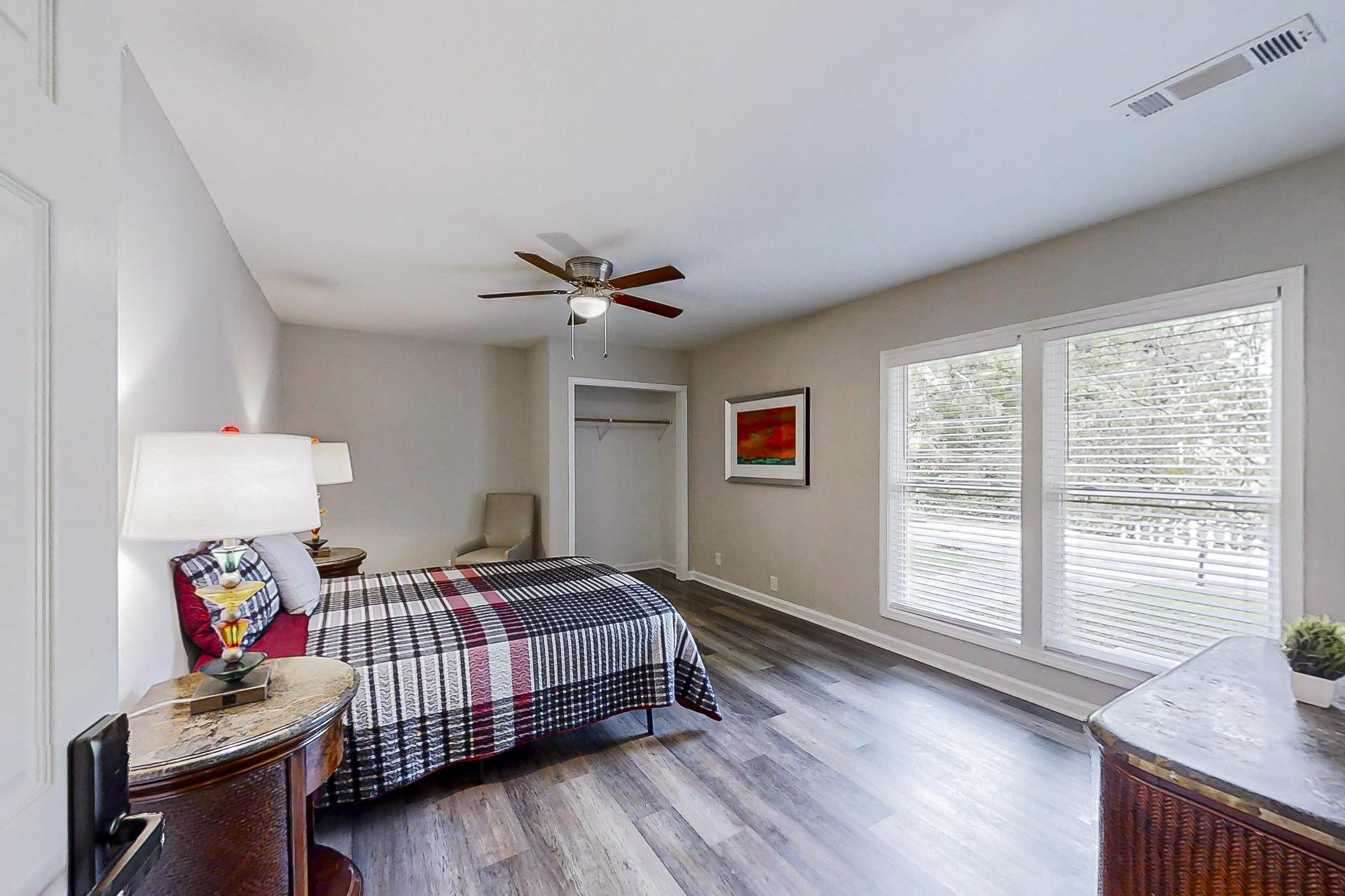 bedroom, detected:window blind, ceiling fan, bed