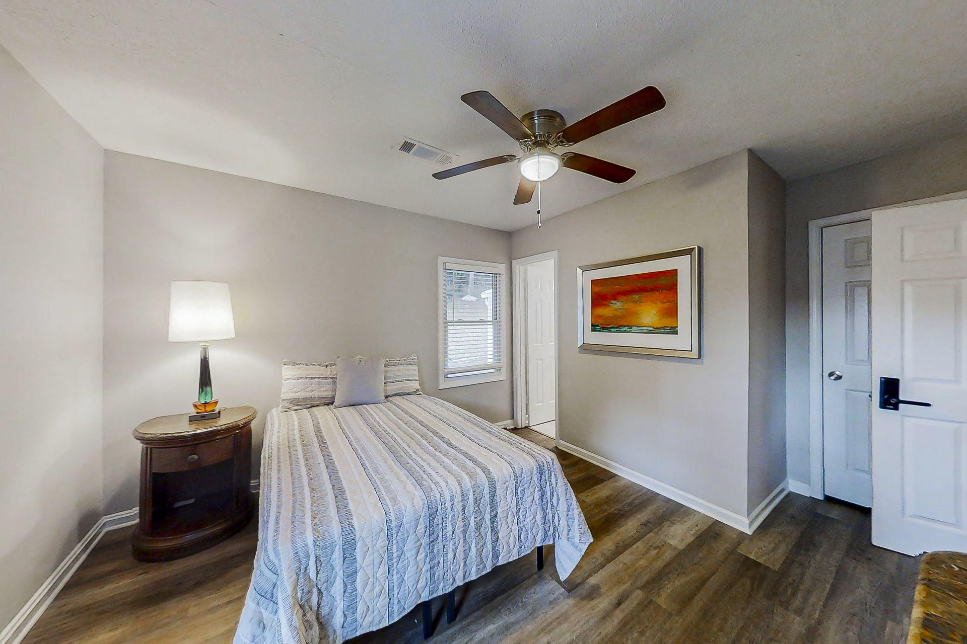 bedroom, detected:ceiling fan, bed, window blind