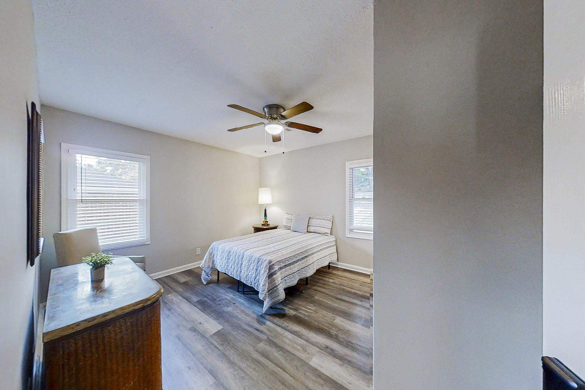 bedroom, detected:ceiling fan, window blind, bed