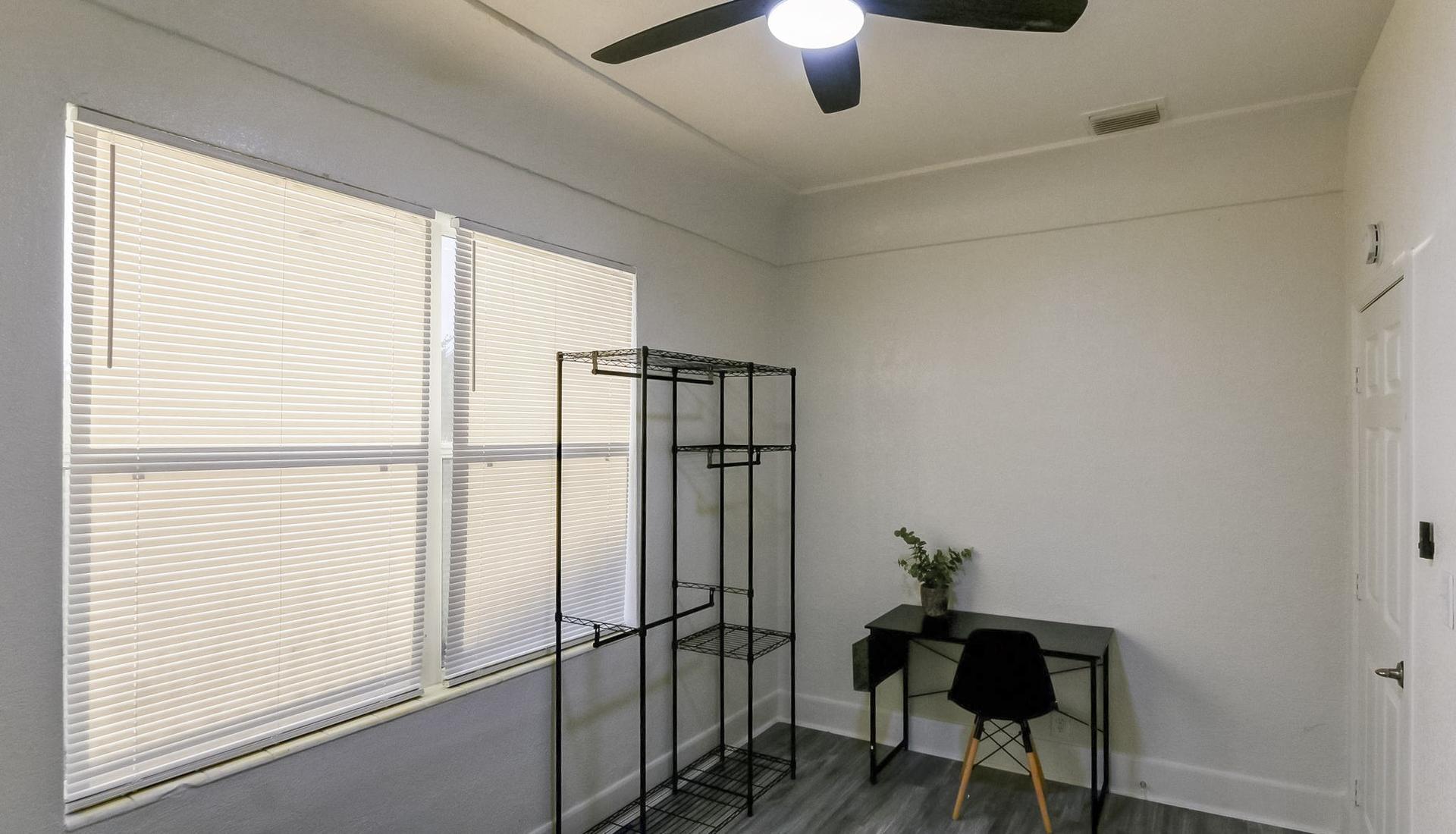 living_room, detected:window blind, ceiling fan