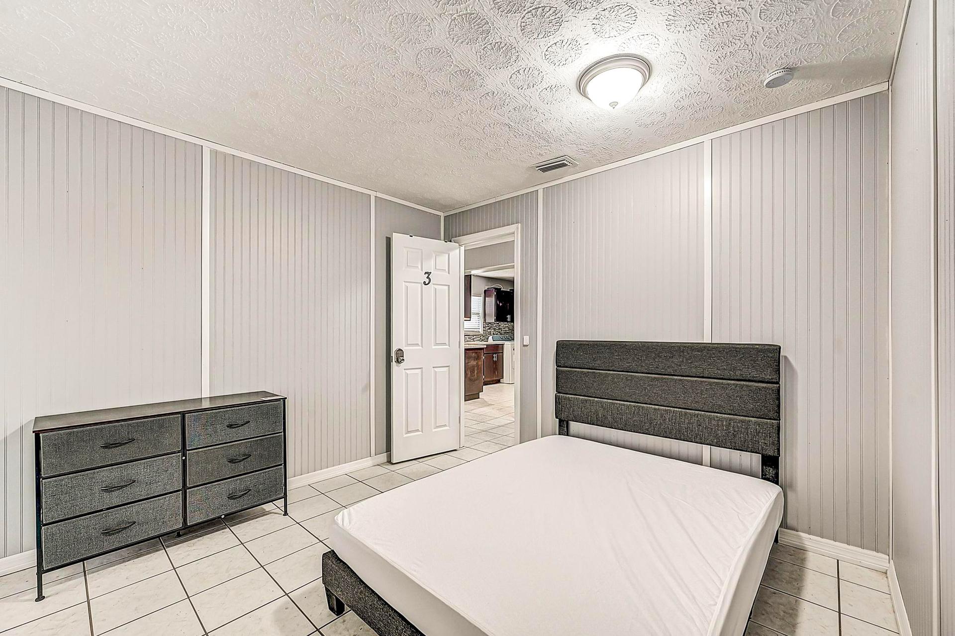 bedroom, detected:bed