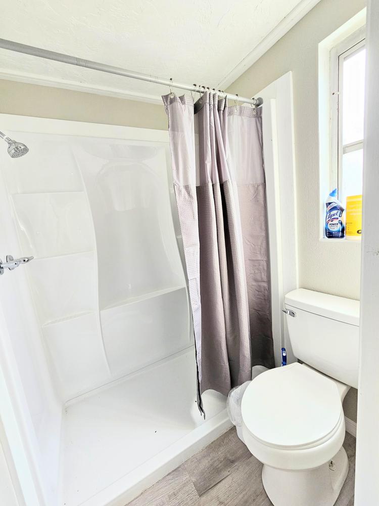 Bathroom(s)