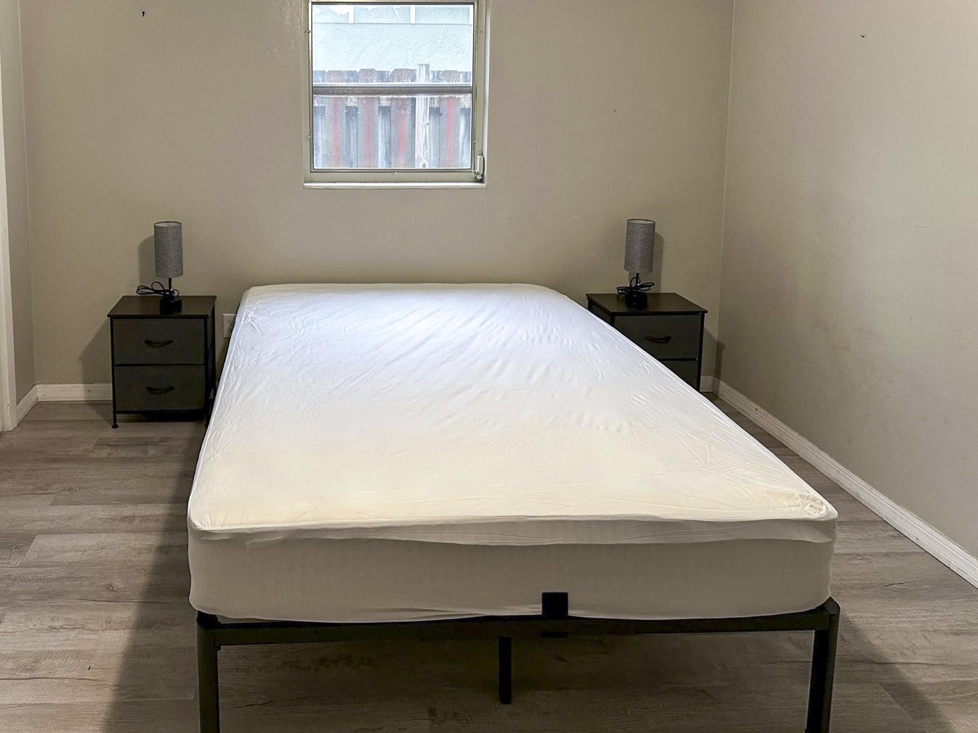 bedroom, detected:window blind, bed