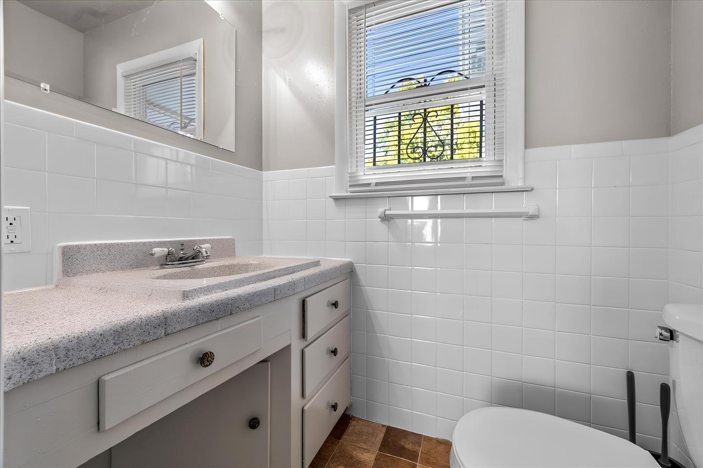 Bathroom(s)