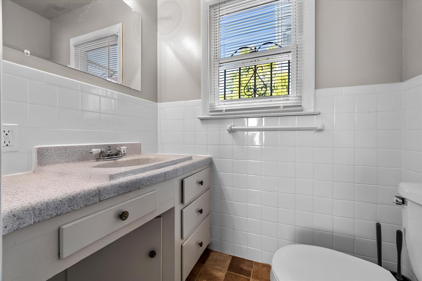 Bathroom(s)