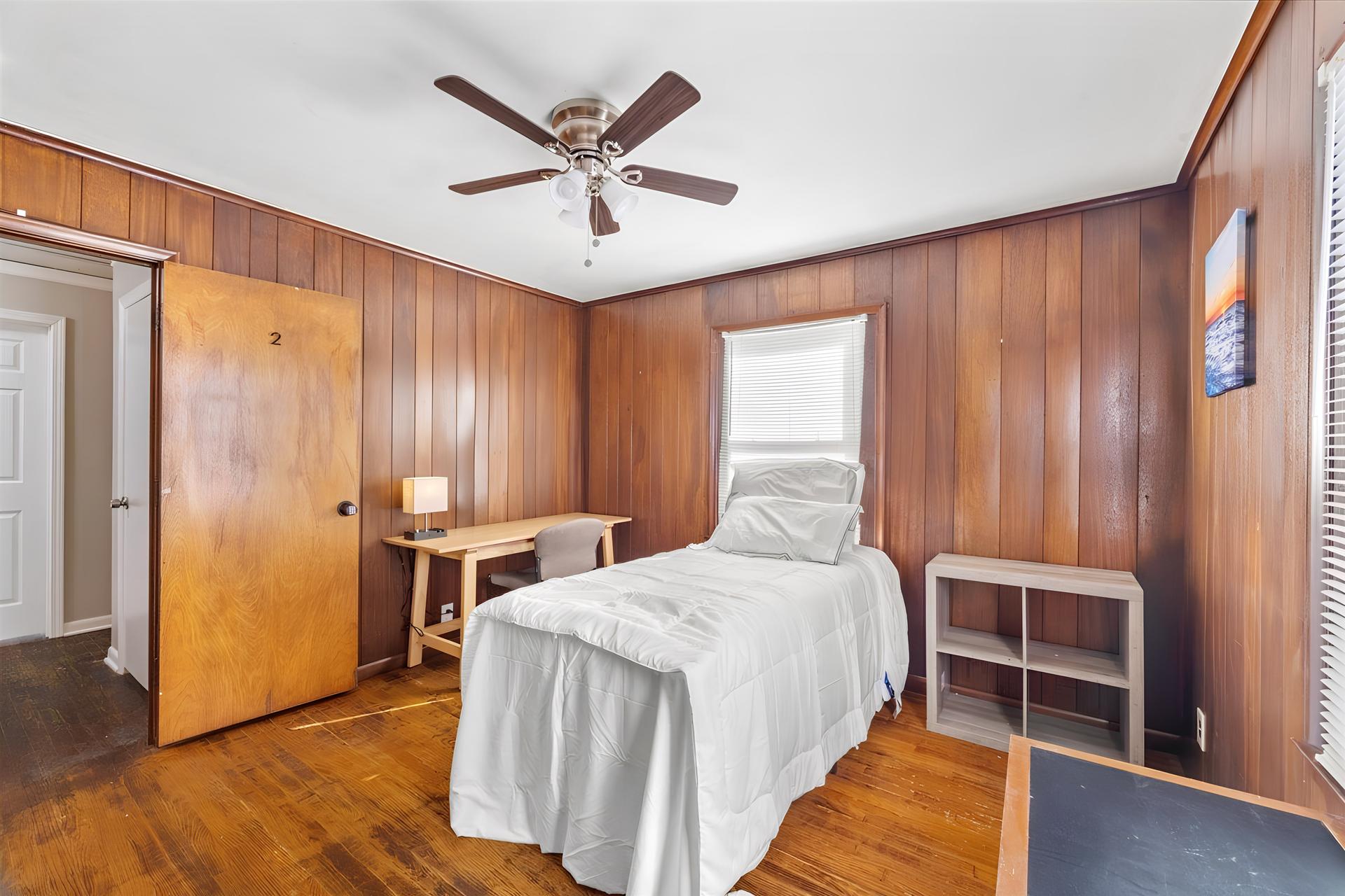 bedroom, detected:ceiling fan, bed