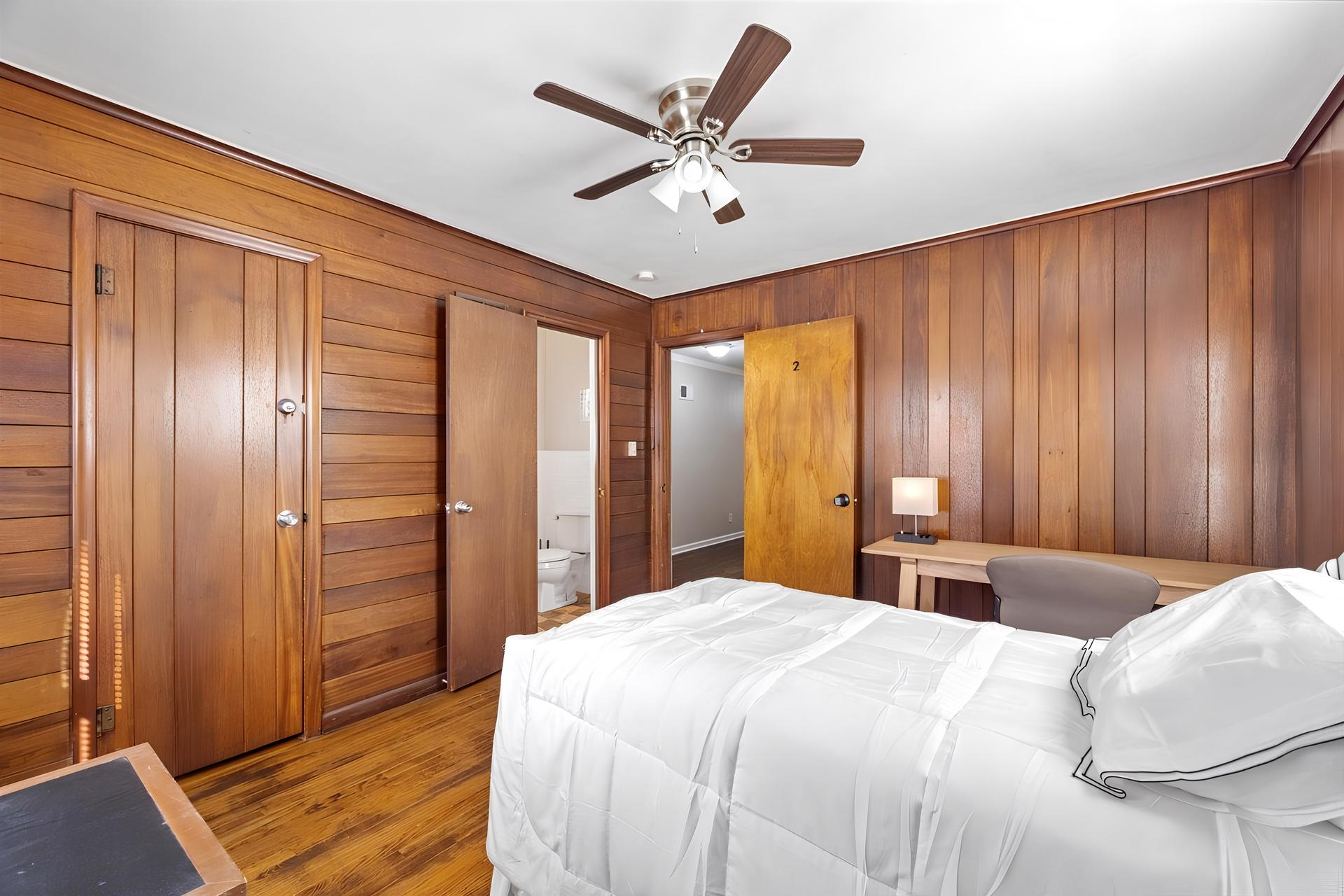 bedroom, detected:ceiling fan, bed