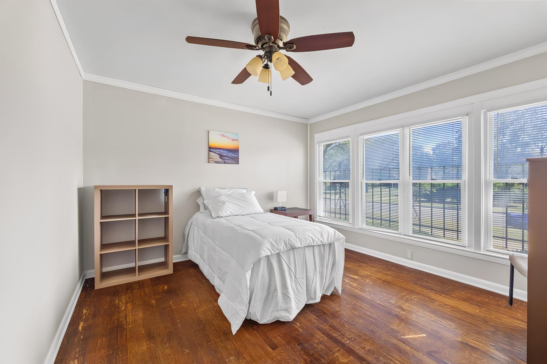 bedroom, detected:ceiling fan, window blind, bed