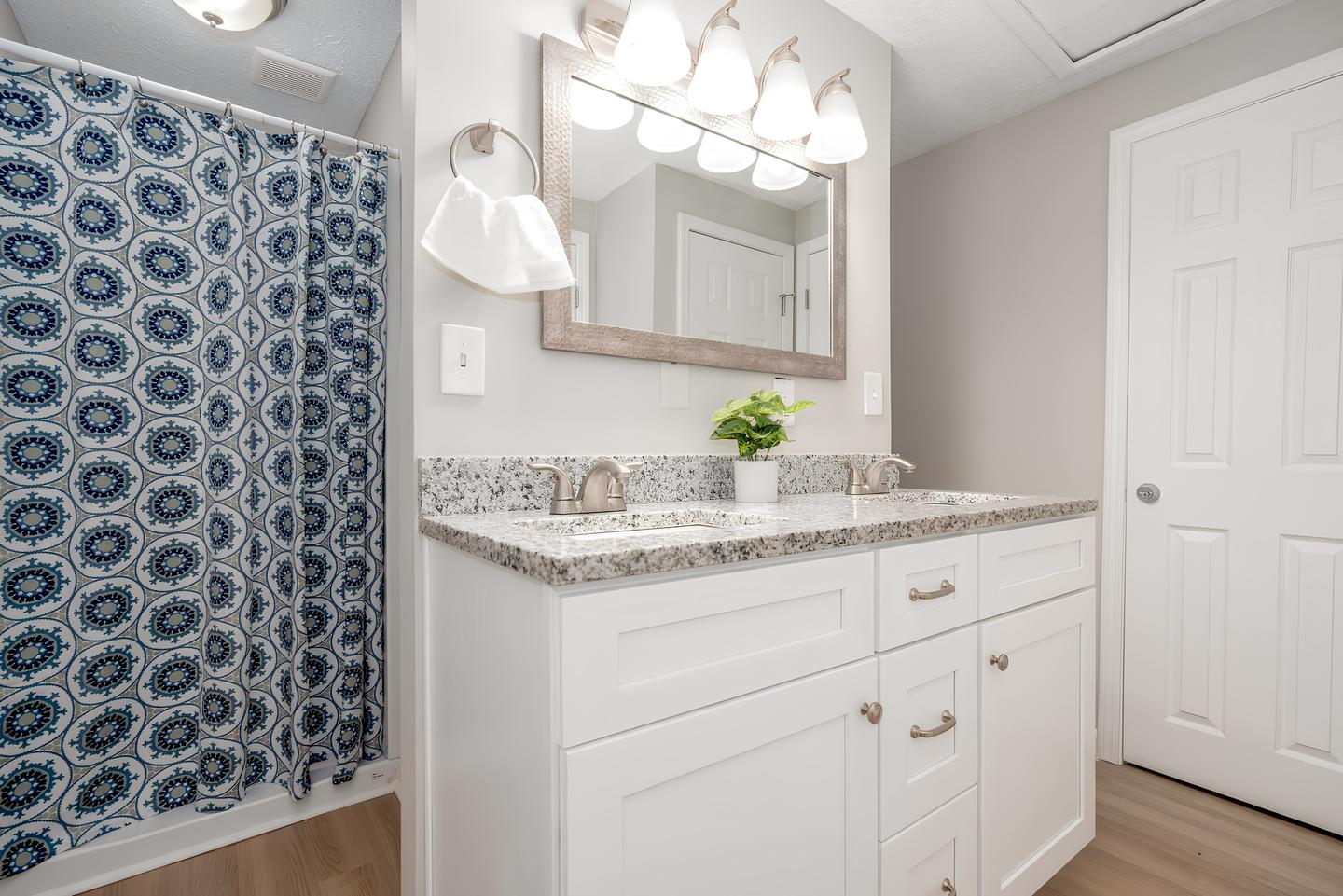 Bathroom(s)