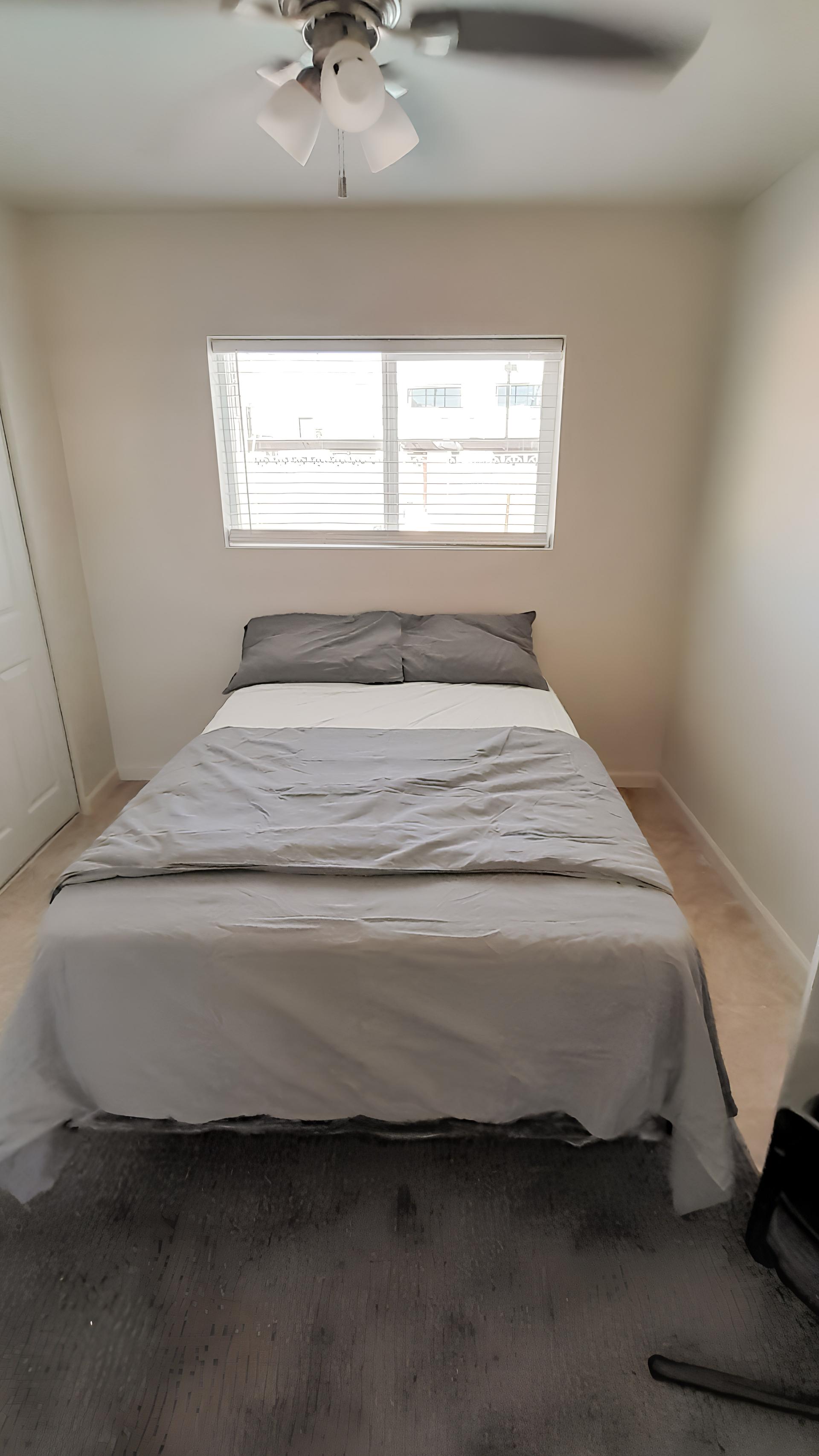 bedroom, detected:ceiling fan, window blind, bed