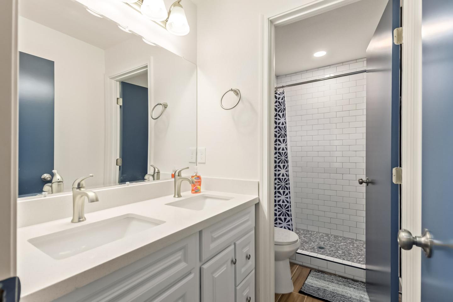 Bathroom(s)