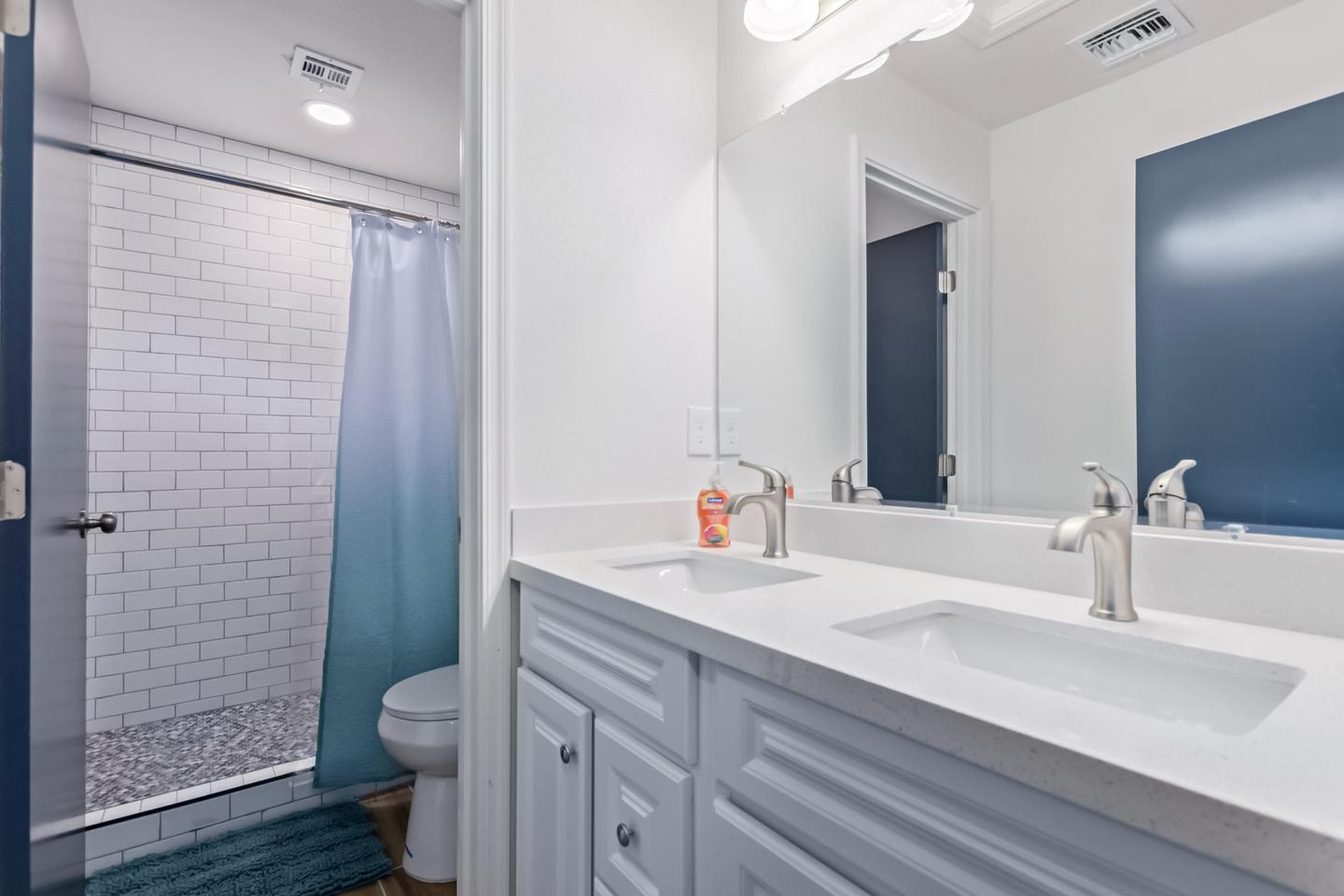 Bathroom(s)
