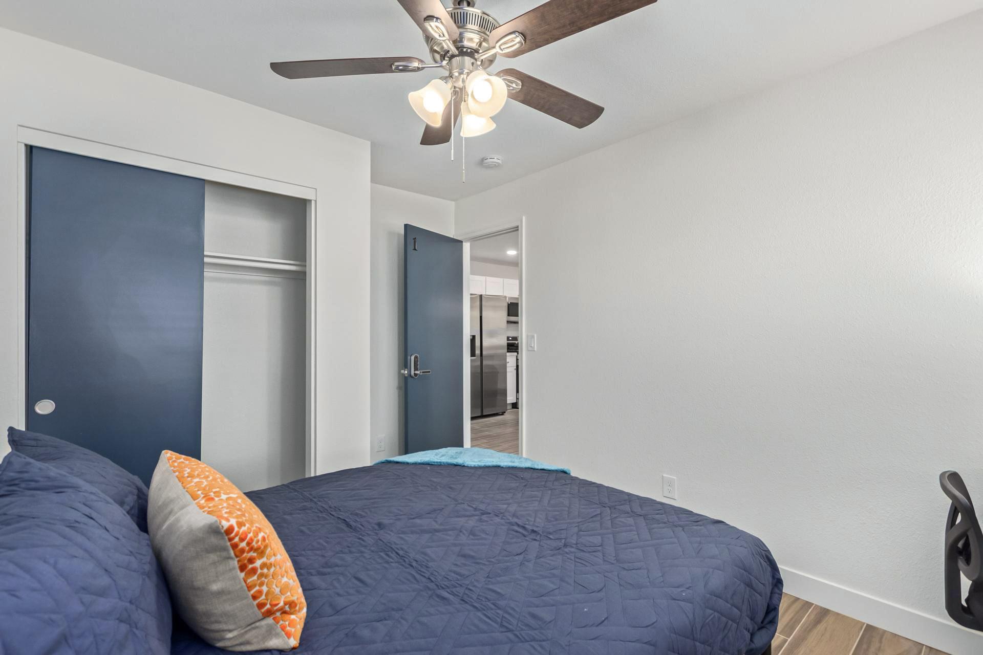 bedroom, detected:ceiling fan, window blind, bed