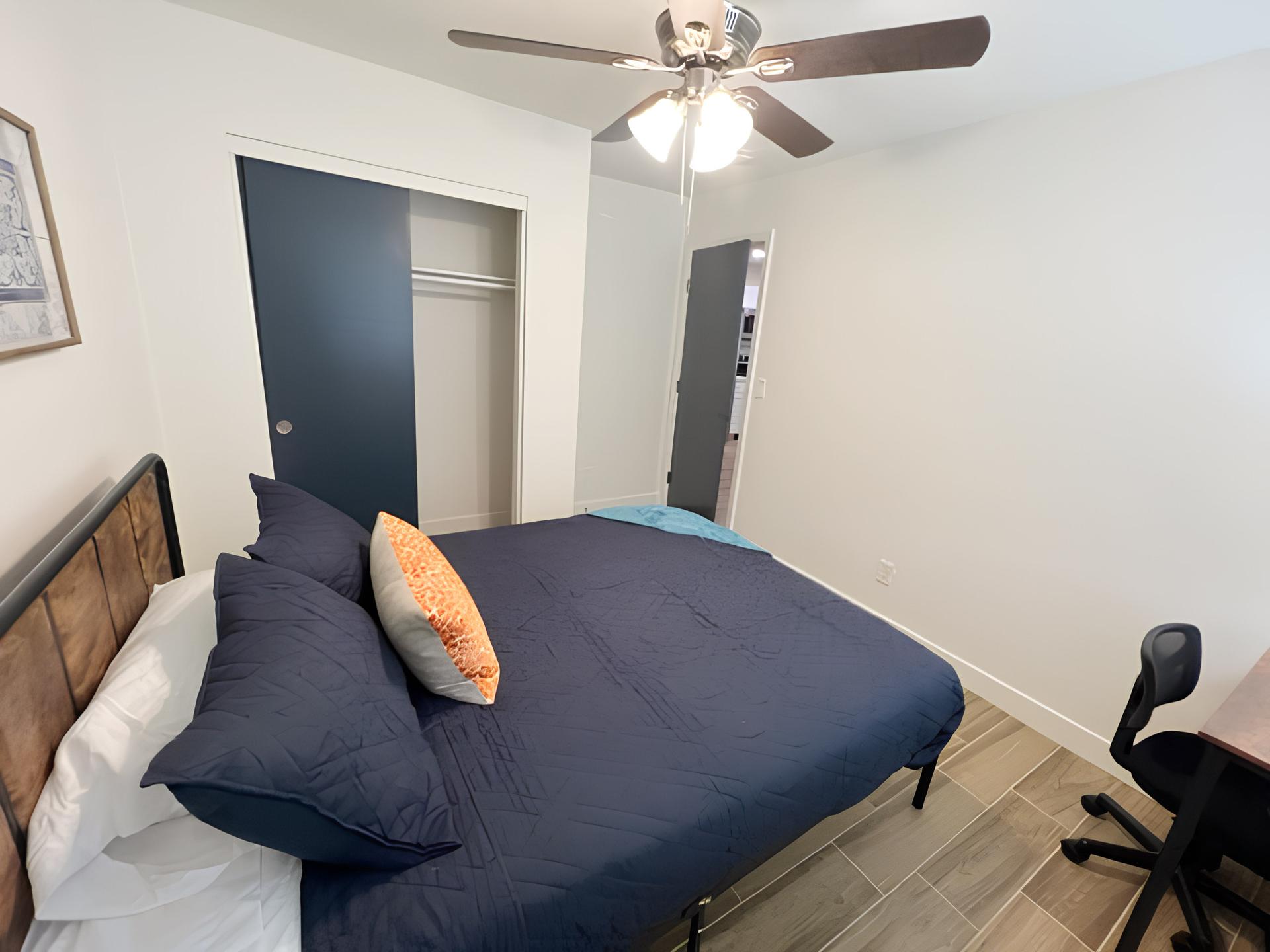 bedroom, detected:ceiling fan, bed, window blind