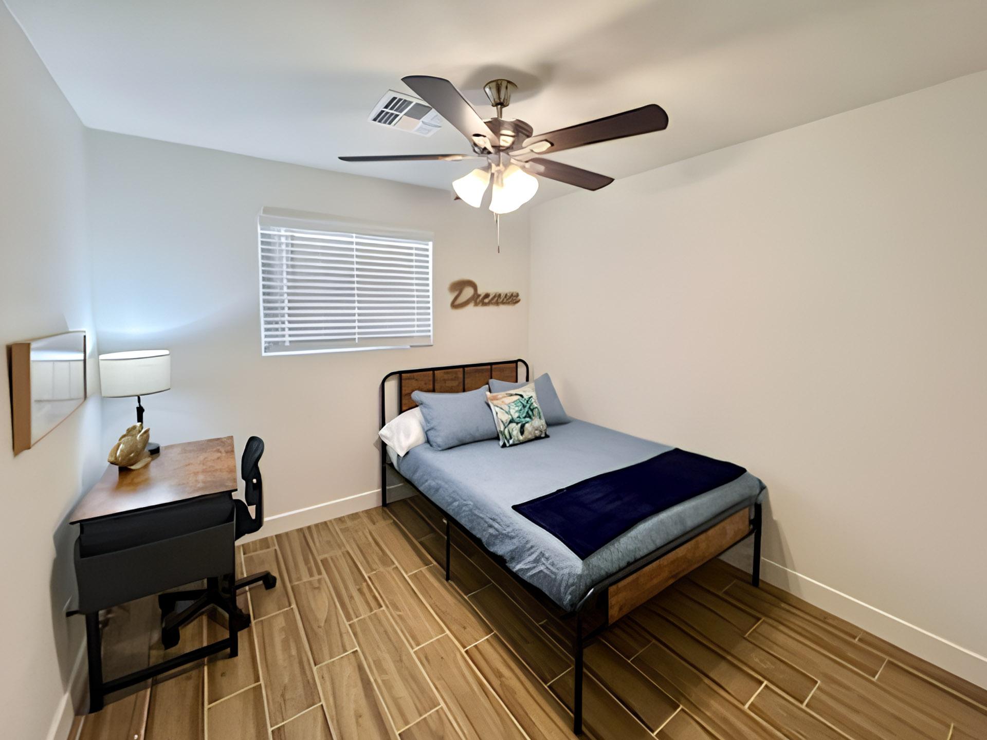 bedroom, detected:ceiling fan, window blind, bed