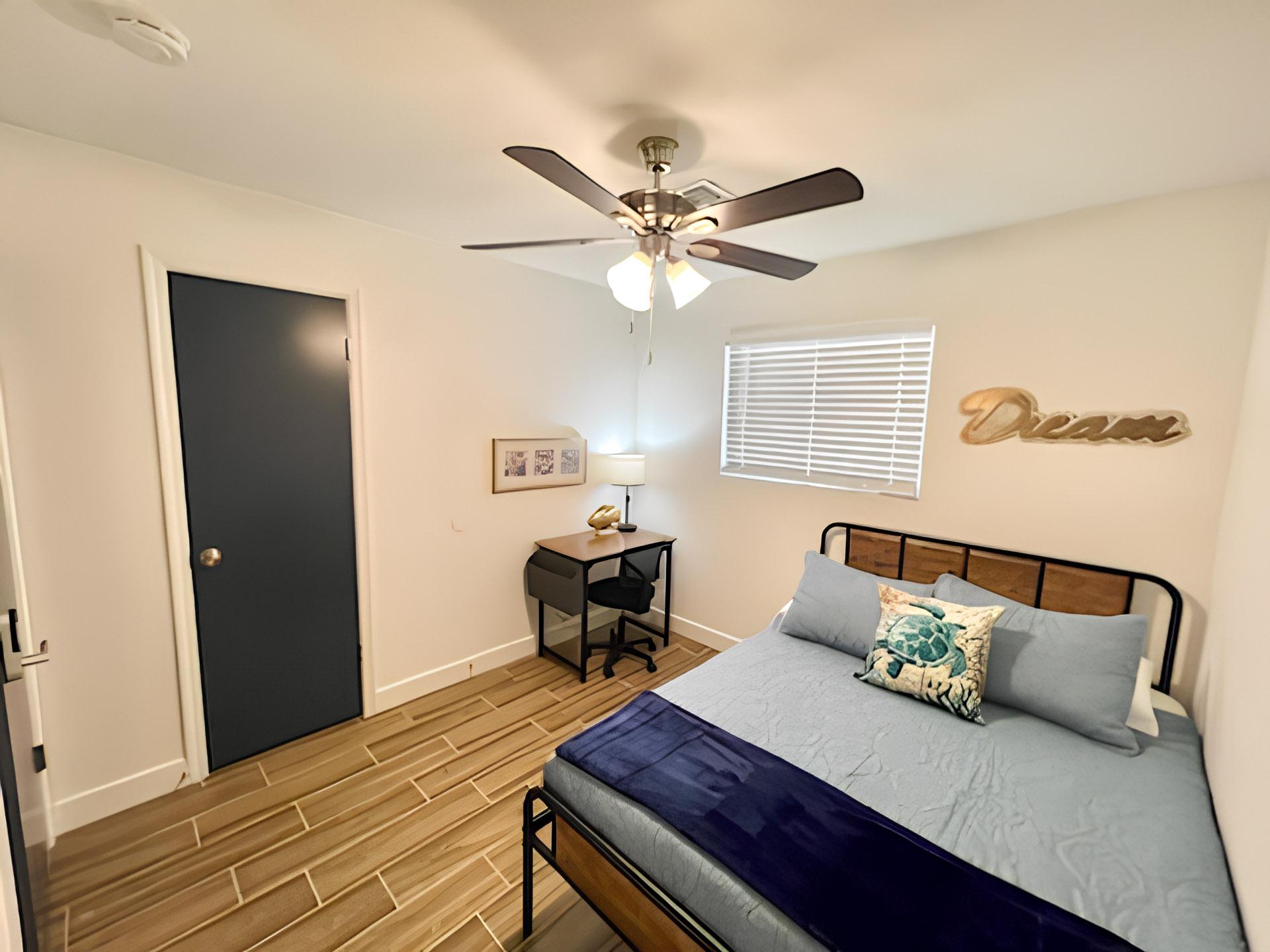 bedroom, detected:ceiling fan, bed, window blind