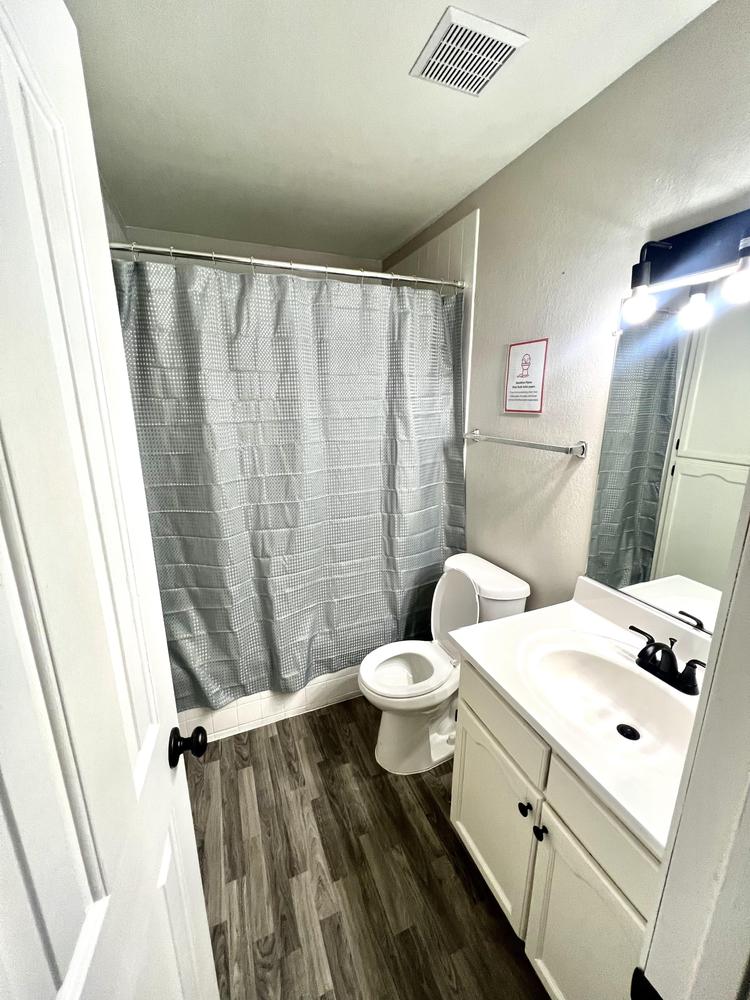 Bathroom(s)