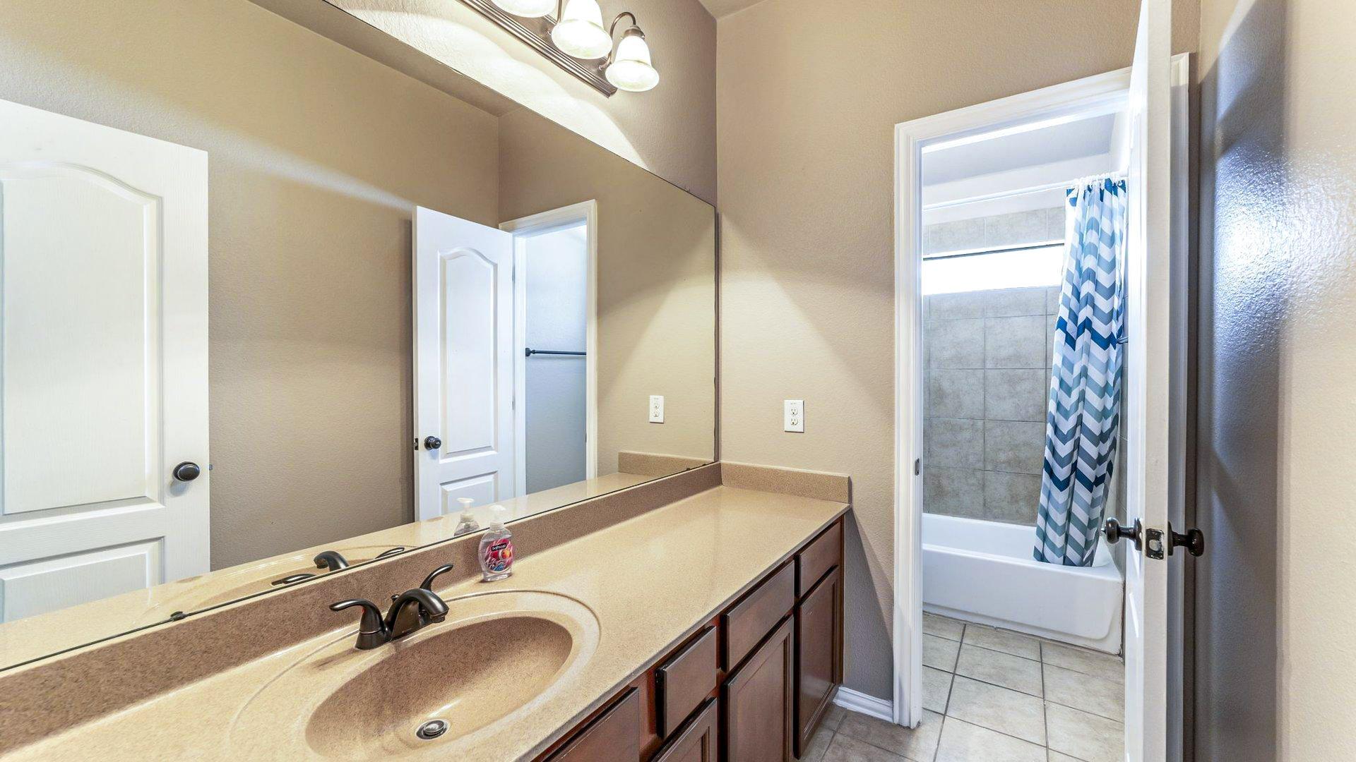 Bathroom(s)