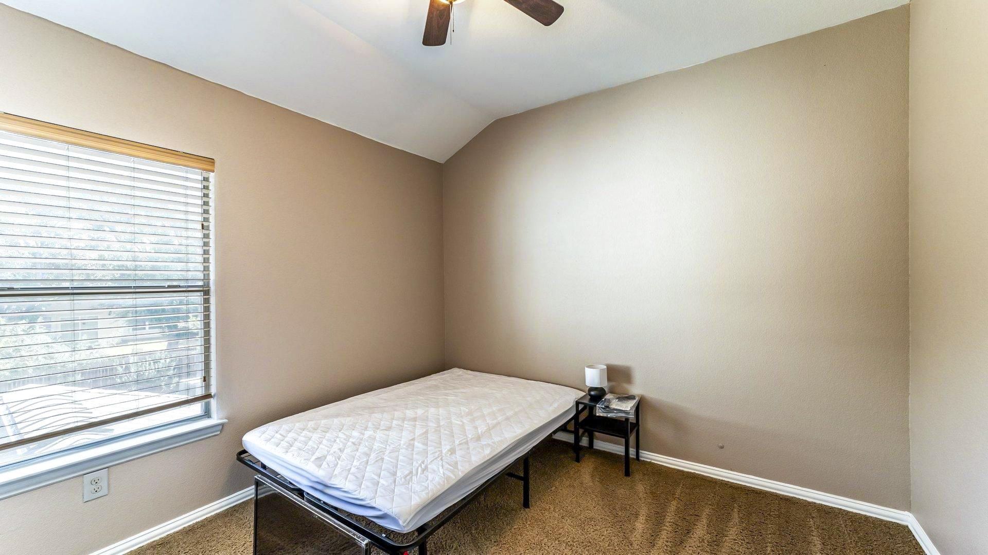 bedroom, detected:ceiling fan, window blind
